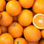 Refuerza el sistema inmunológico: Su alto contenido de vitamina C ayuda a reforzar las defensas del cuerpo contra virus, gripes y resfriados. Potente antioxidante: Protege las células del daño causado por los radicales libres, lo que ayuda a prevenir enfermedades crónicas y degenerativas. Mejora la salud digestiva: Aporta fibra, que es beneficiosa para el tránsito intestinal y ayuda a prevenir el estreñimiento.